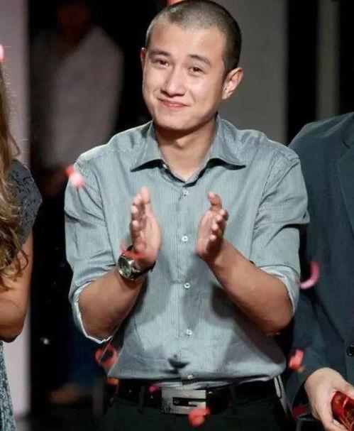 帅哥大妈光头吃瓜,共享吃瓜盛宴